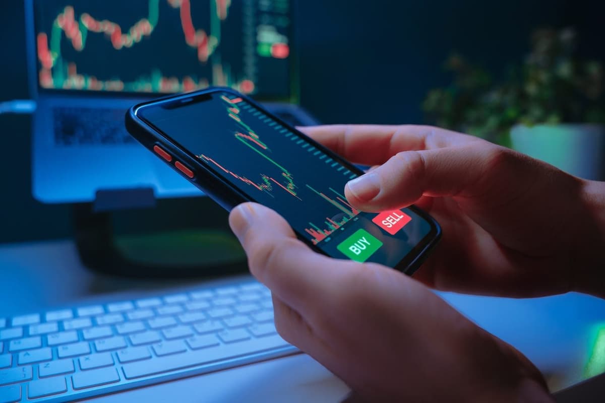 XRP Whale Deposits to Binance Just Hit a 2-Month Low: What's Going On?