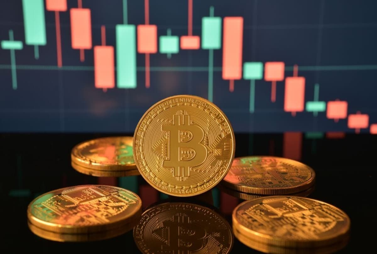Bitcoin, Ethereum, XRP, Dogecoin Lift Amid Crypto Bill Optimism: Analyst Flags BTC's 'Biggest Test'