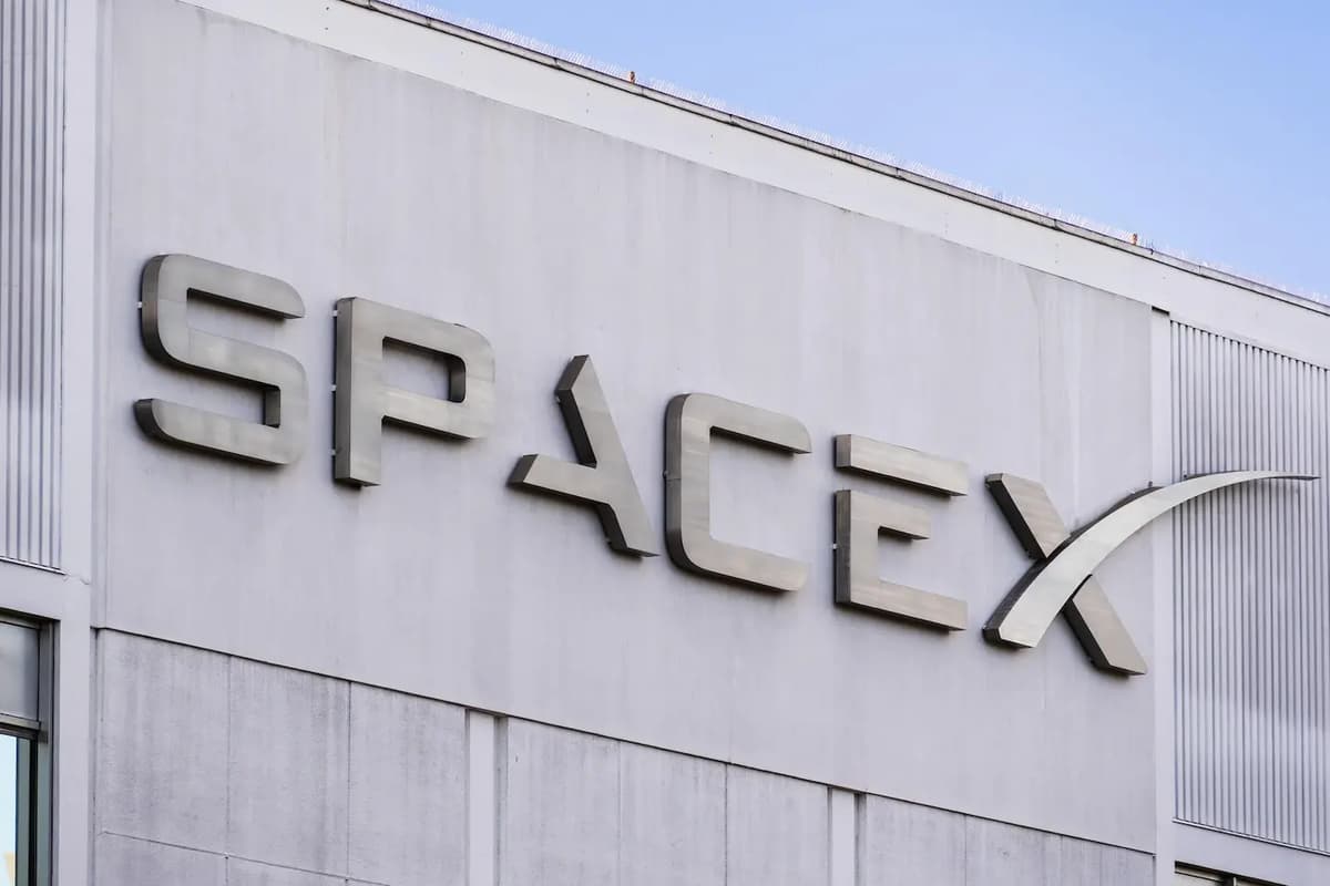 U.S. economist sounds alarm as SpaceX stock falls 50% from its high
