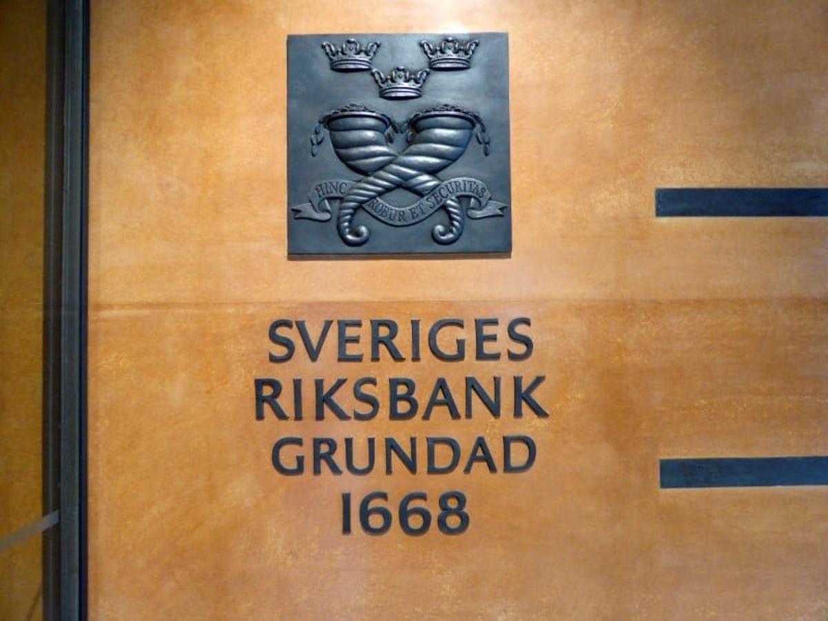 UBS adds Norwegian krone to top FX picks as oil rally seen capped