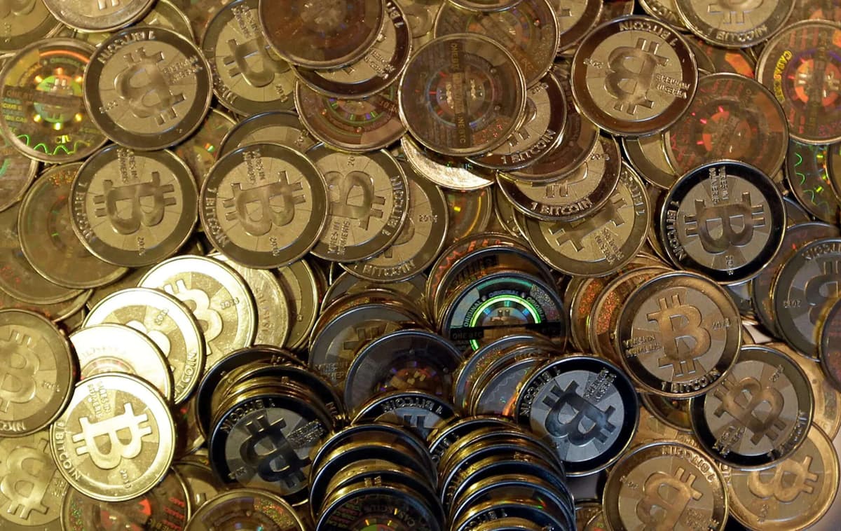 Bitcoin trades near $65,700 as AI-led inflation concerns cap gains despite strong ETF demand