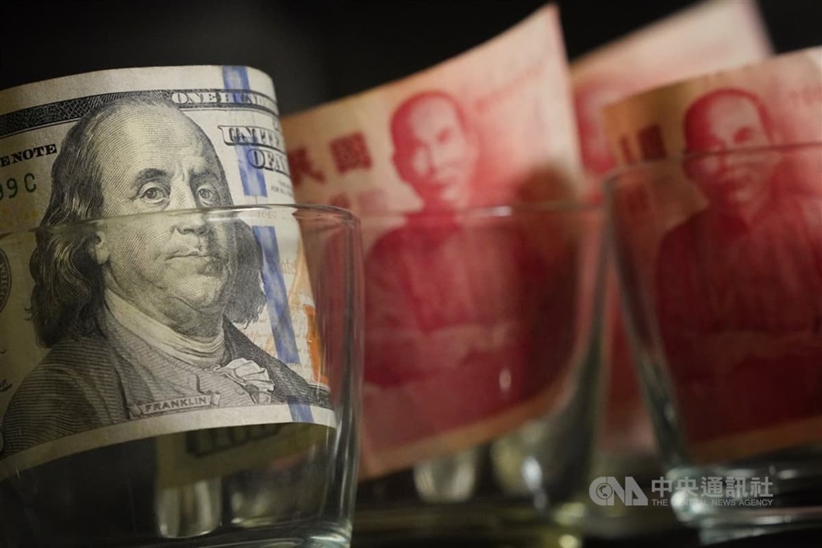 U.S. dollar closes sharply lower on Taipei forex market - Focus Taiwan