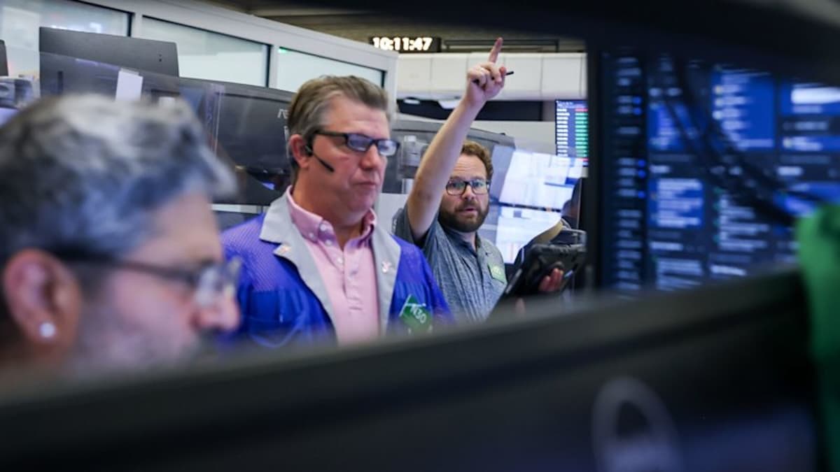 ASX set to rise, Wall Street mixed; Oil continues to climb
